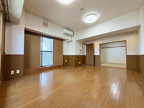 約20.1帖のゆとりあるLDK。ご家族でゆったりとくつろげる、開放感のある空間です。