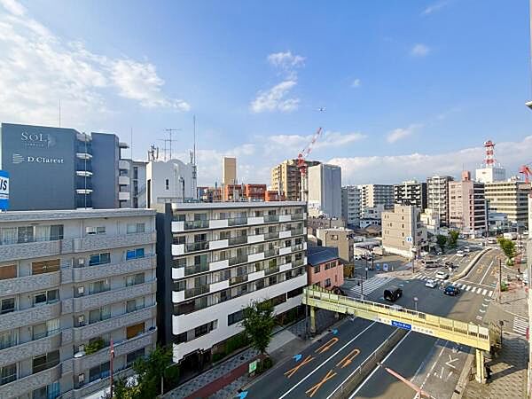 遠くまで見渡せる開放的な眺望。