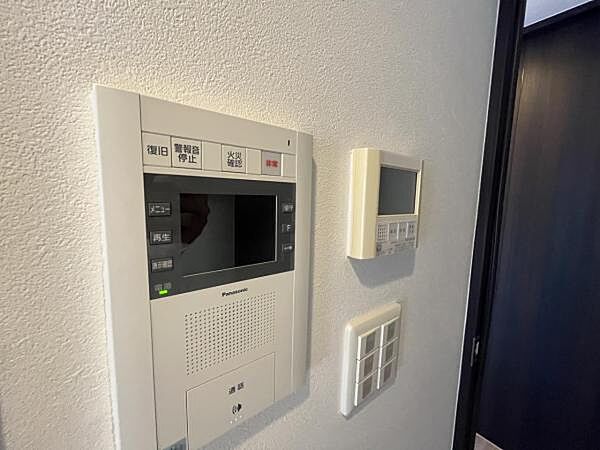 ～その他設備～ インターフォン＆給湯器のリモコンです。