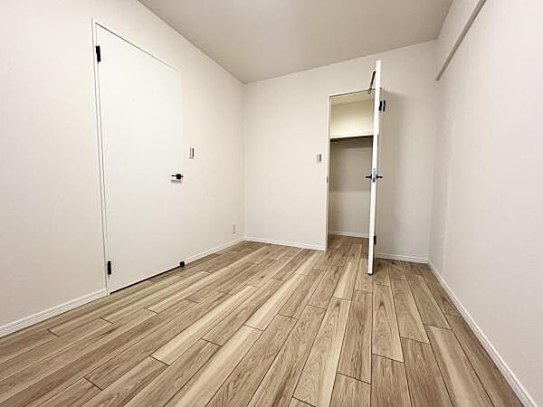 サービスルームは5.7帖で子供部屋としてもお使いいただけます。