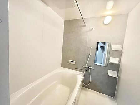一日の疲れをいやす一坪タイプの浴室。足を延ばしてゆったりとバスタイムを楽しめます。