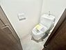 トイレ：トイレには快適な温水洗浄便座付き 