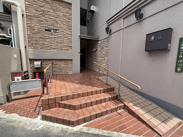 ～エントランス外～ 綺麗に管理されたエントランス外です。