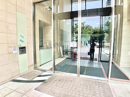 ≪オートロック≫ エントランスはオートロックでコンシェルジュもいます。