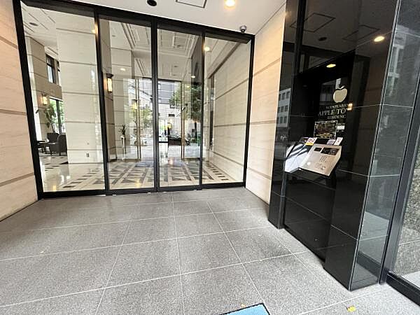 ～エントランス外～ オートロックで女性の方も安心です。