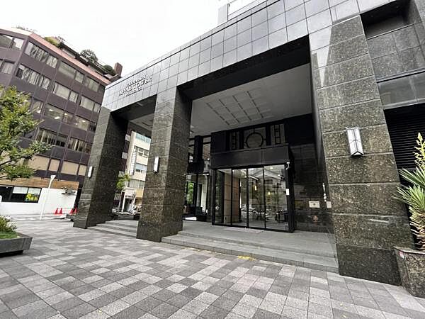 ～エントランス外～ 綺麗に管理されたエントランス外です。