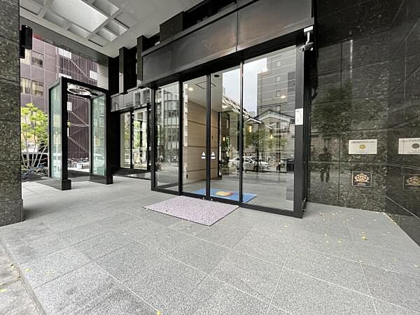 ～エントランス外～ 綺麗に管理されたエントランス外です。