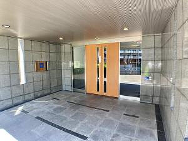 ～エントランス外～ 綺麗に管理されたエントランス外です。