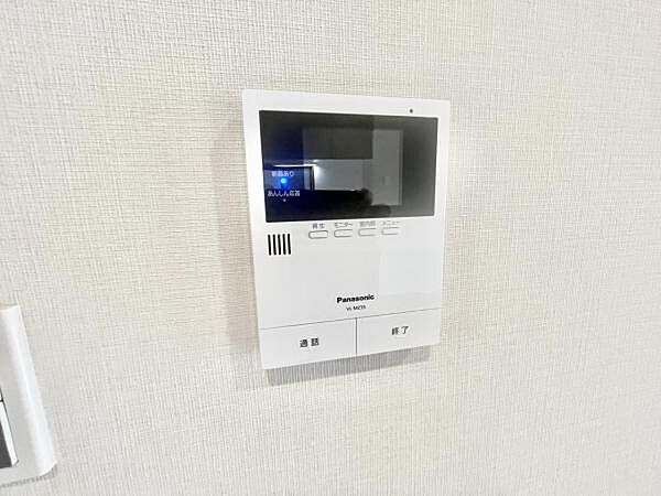誰が来てもわかる様にモニター付きインターホンが設置されています