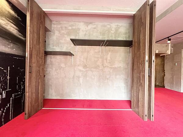 ～収納～ 手前の独立した収納スペースには大きな荷物も入れていただけます。