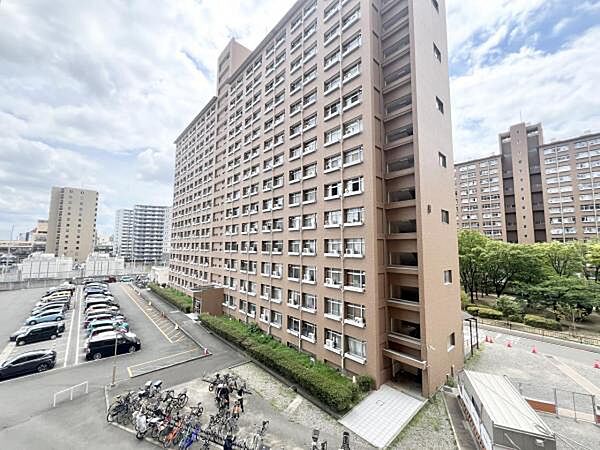 ～眺望～ 陽射しが入る南向きの洋室側バルコニーから見える眺望です