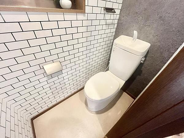 1・2階にトイレあり。大家族や階段の上がり下りが億劫な就寝時など重宝します。