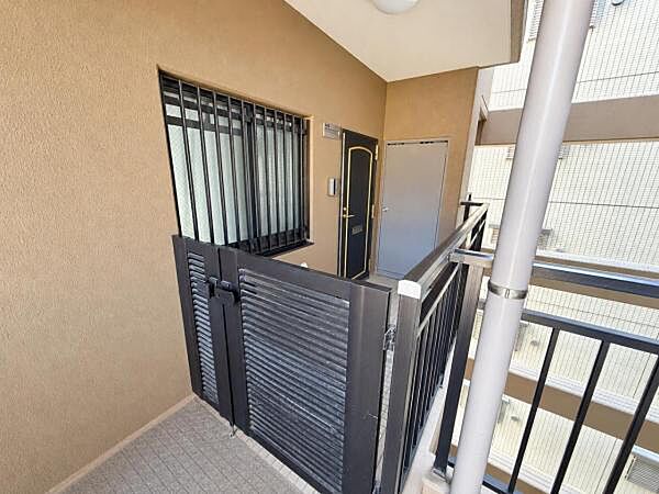 ＼専用ポーチ／ 角部屋につき専用ポーチ付きのお部屋です。