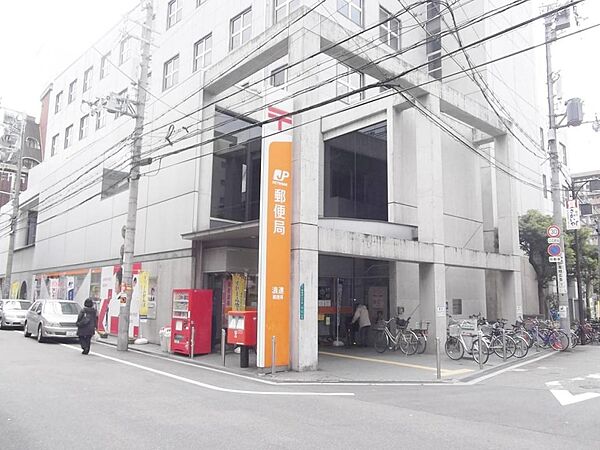 歩いて6分です。
