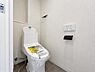 トイレ：＼トイレ／ 温水洗浄機能付きのトイレになります。