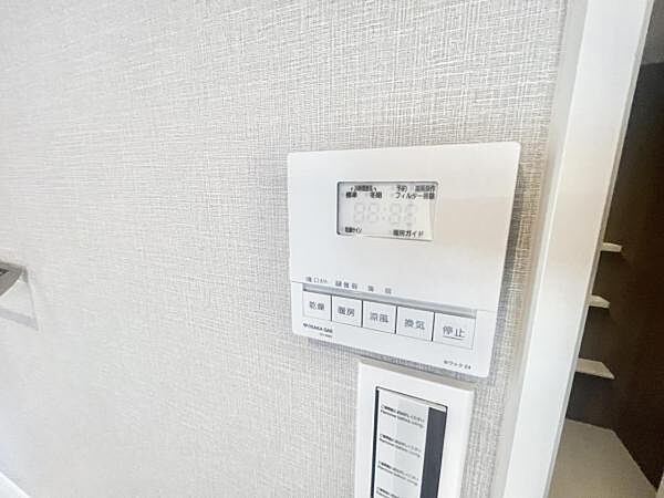 浴室には雨天時の洗濯物乾燥やカビの発生を抑える機能付きの「浴室暖房乾燥機」付