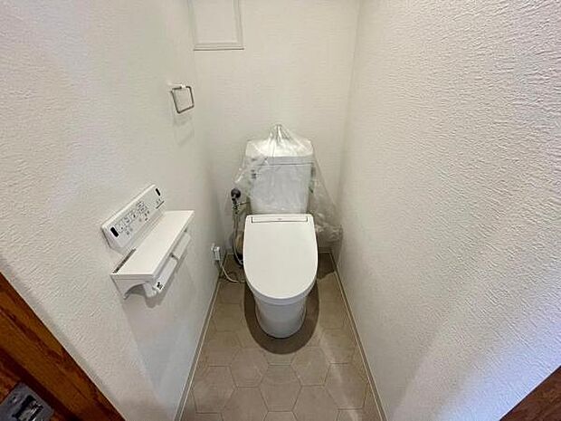 シンプルなデザインのトイレ 