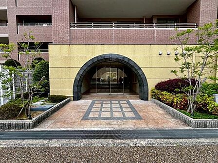 即日案内可能。 オンラインでご提案する「お客様専用サイト」が大好評! スマホで手軽に物件を比較できて、家族みんなで楽しく家探し。 毎月先着順のご案内です。まずはお気軽にお問い合わせください。