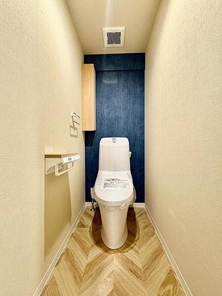 毎日使う場所だからこそ、清潔感と使いやすさを重視。 快適に使えるトイレ空間です。  【即日案内可】お問い合わせは朝日住宅まで