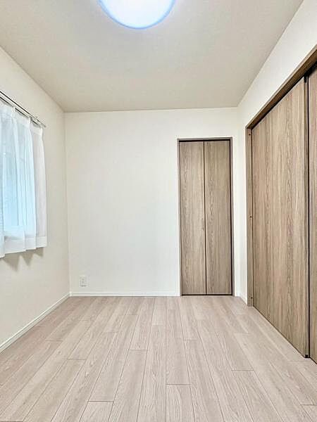 シンプルな間取りで使い勝手◎。  寝室や子ども部屋、趣味の空間など自由な使い方が楽しめます。   【即日案内可】お問い合わせは朝日住宅まで
