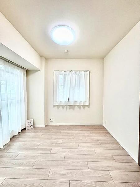 シンプルな間取りで使い勝手◎。  寝室や子ども部屋、趣味の空間など自由な使い方が楽しめます。   【即日案内可】お問い合わせは朝日住宅まで