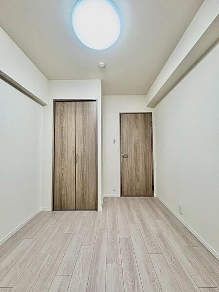 子ども部屋や書斎としても使いやすい洋室。  【即日案内可】お問い合わせは朝日住宅まで