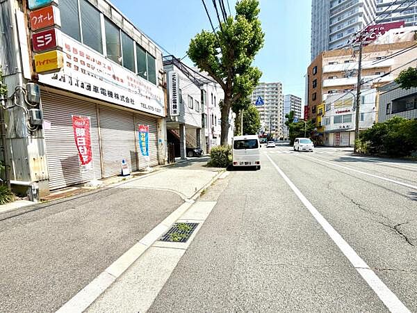 前面道路は幅員20ｍですが交通量はあまり多くありません♪