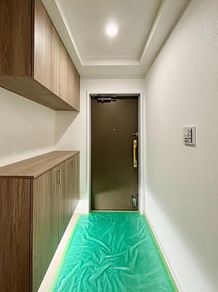家の顔となる玄関です。