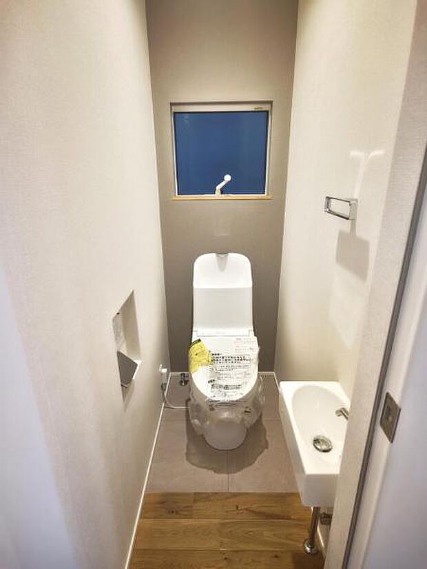 2階トイレは保温・洗浄付きです