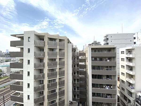 9階建て9階部分最上階角住戸。陽当り、眺望良好。 2022年築浅マンション