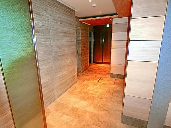 意匠性の高いエントランスホール