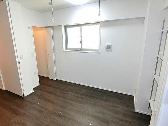 窓があり明るく...