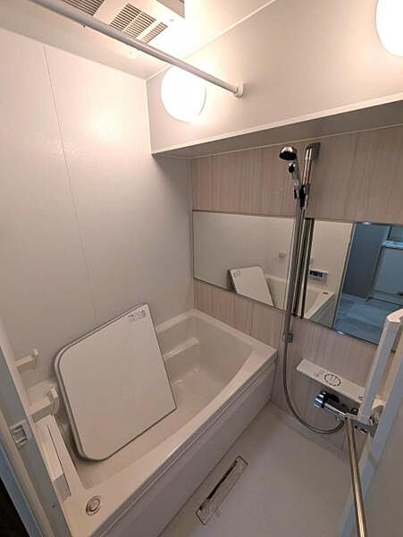 浴室乾燥機付きユニットバス、未使用につきとても綺麗な浴槽です