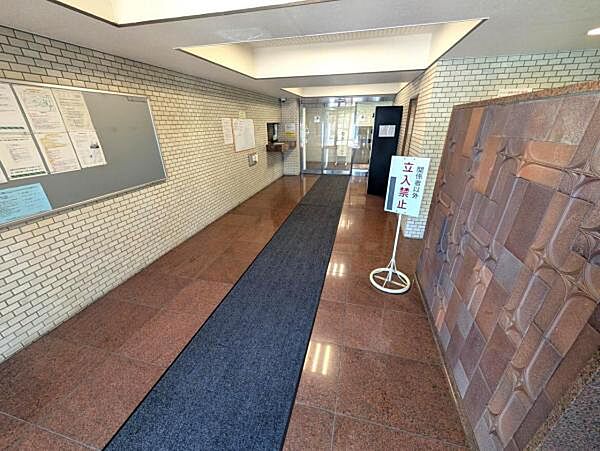 管理の行き届いた綺麗なエントランスホール