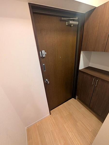 張り替えられたタイルが綺麗な玄関部分