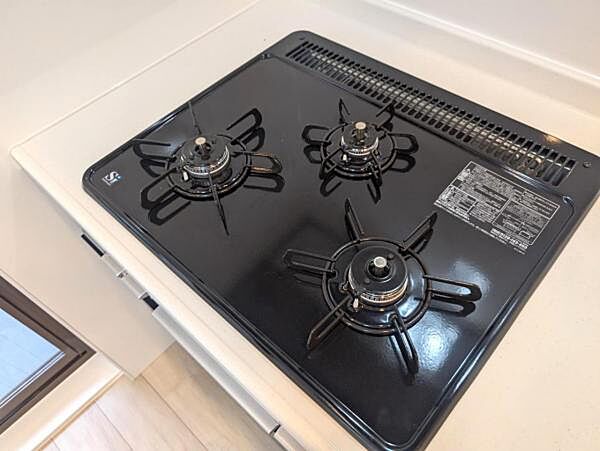 三ツ口コンロとグリルでお料理がはかどります