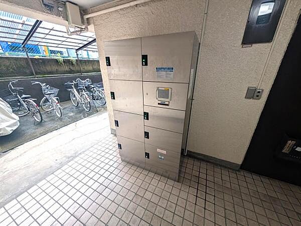 不在時にも受け取り安心の宅配ボックス