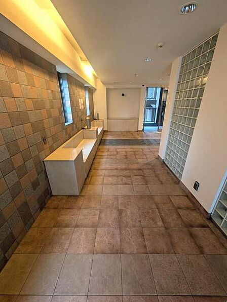 広くて綺麗なマンションのロビー、管理の良さが伺えます