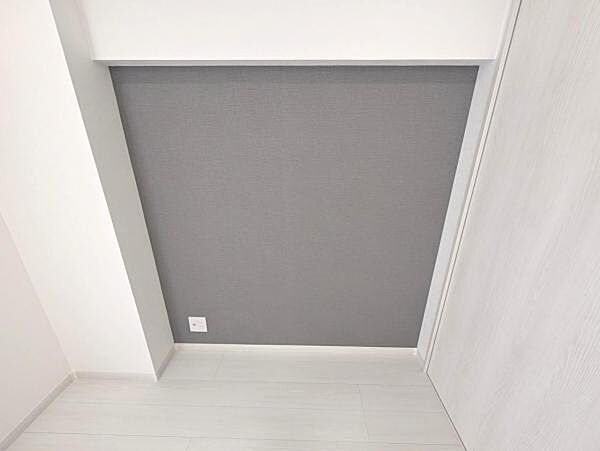 リビングにはお洒落なアクセントクロスが貼りつけられています