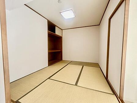 和室 約6.0帖 お子様の遊びスペースや客間としての利用もオススメです♪