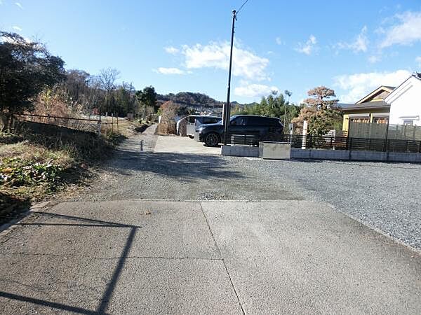 対象地への入口側道路