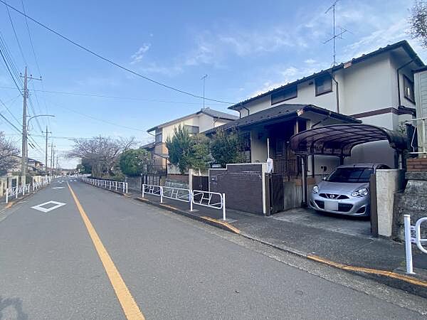 全室南側に窓がございますので陽当たり良好です。