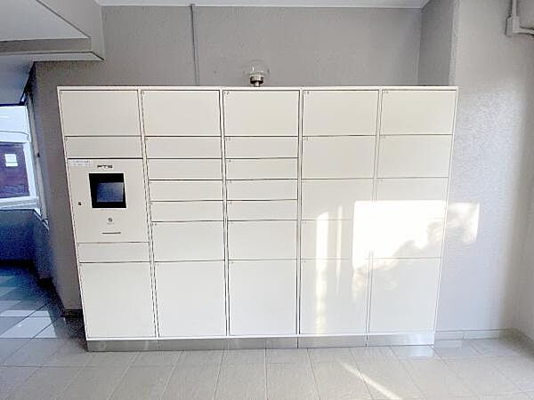宅配ボックスも導入されています。