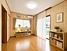 リビング/ダイニング：戸建のようにお住まいいただけるタウンハウス♪ ※家具などCG加工を施しております