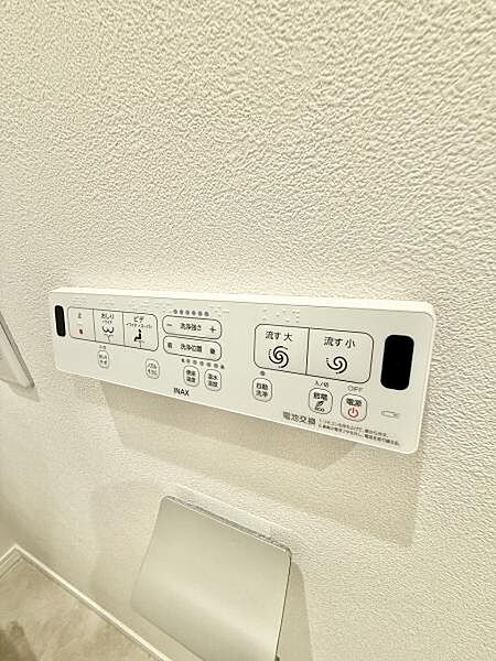 温水洗浄便座付きの清潔感あふれるトイレです♪