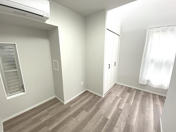 約4.6帖洋室/吹き抜けがあるお部屋です。