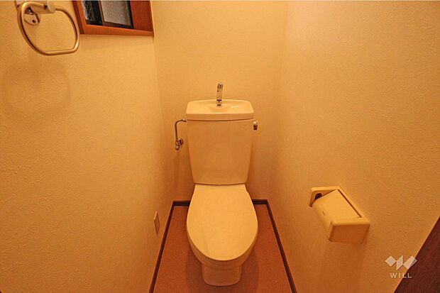 1階トイレ。2024年2月にハウスクリーニング済。水回りは大変丁寧にお使いです。