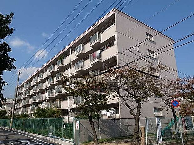 ヒガシ武庫川マンションの外観（南東側から）