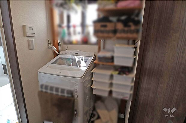 洗面室［2024年3月29日撮影］洗濯機の横に収納できるスペースもあります！