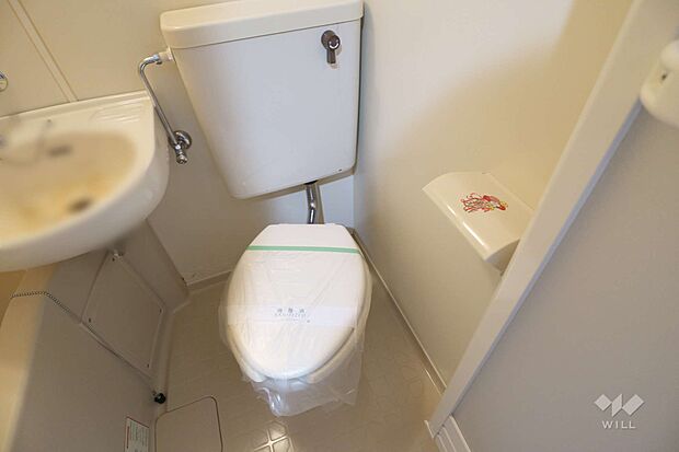 トイレ［2024年4月22日撮影］白基調で清潔感があるお手洗いです。